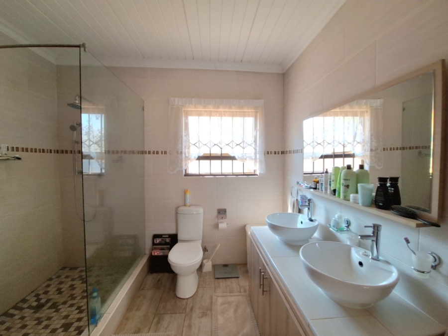 5 Bedroom Property for Sale in Koster North West